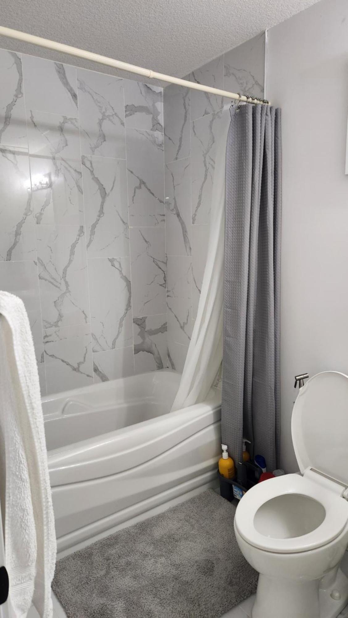 Modern 2 Bedroom Basement Suite At West エドモントン エクステリア 写真