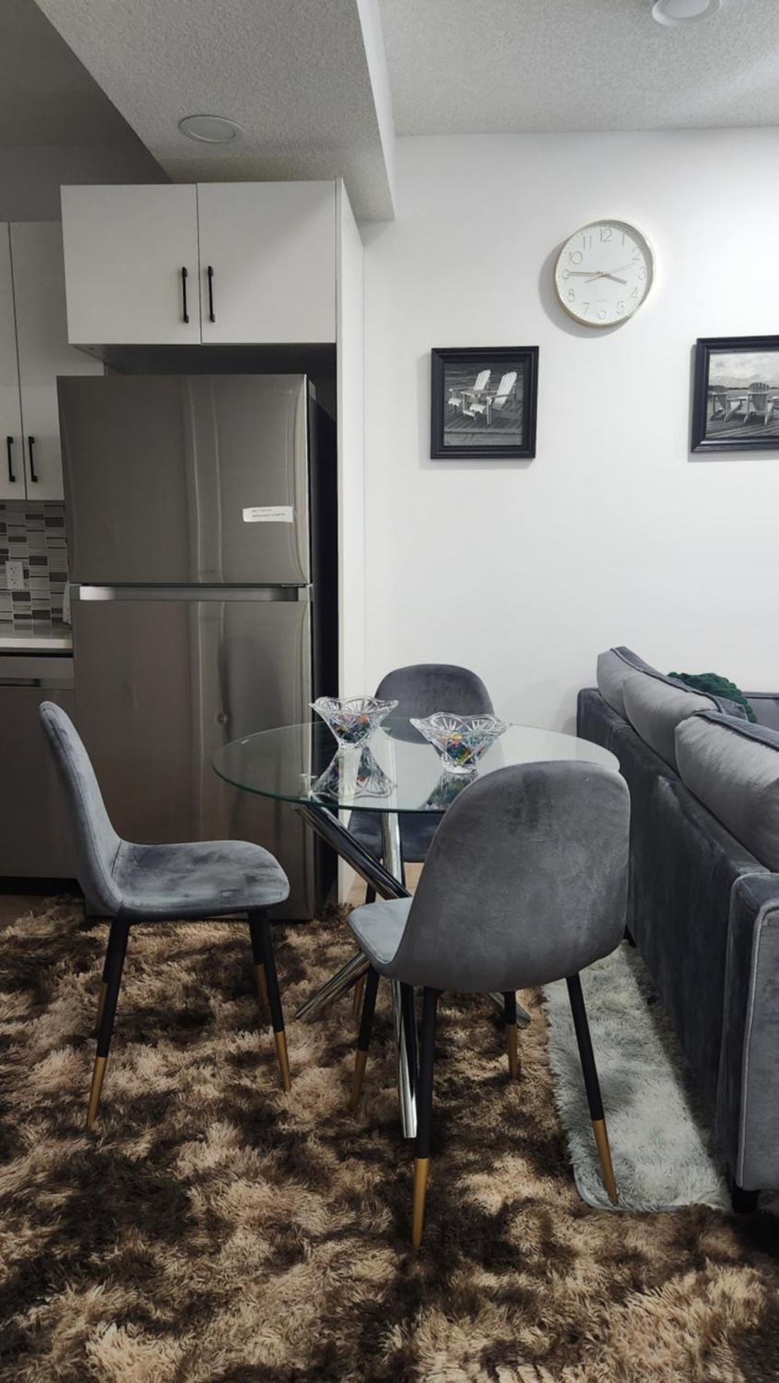 Modern 2 Bedroom Basement Suite At West エドモントン エクステリア 写真