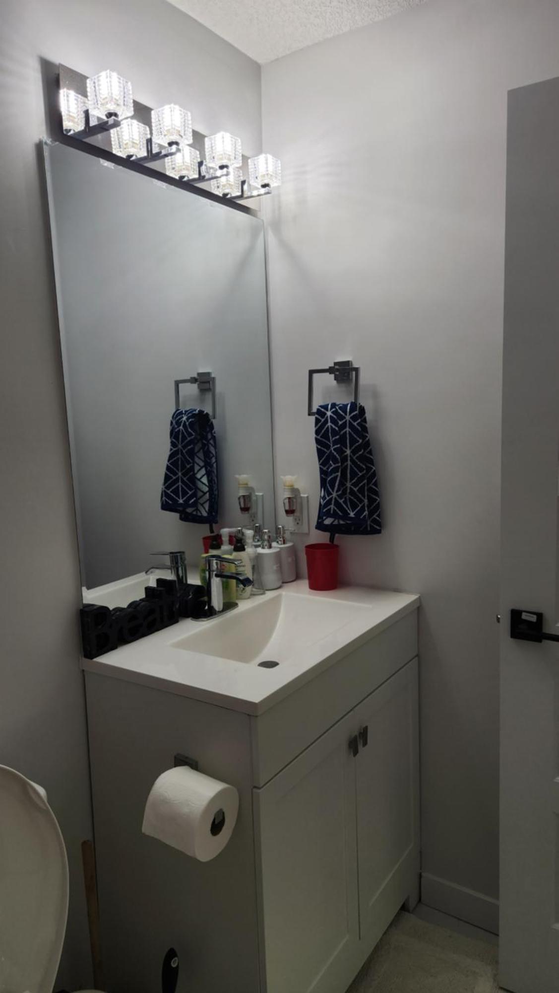 Modern 2 Bedroom Basement Suite At West エドモントン エクステリア 写真