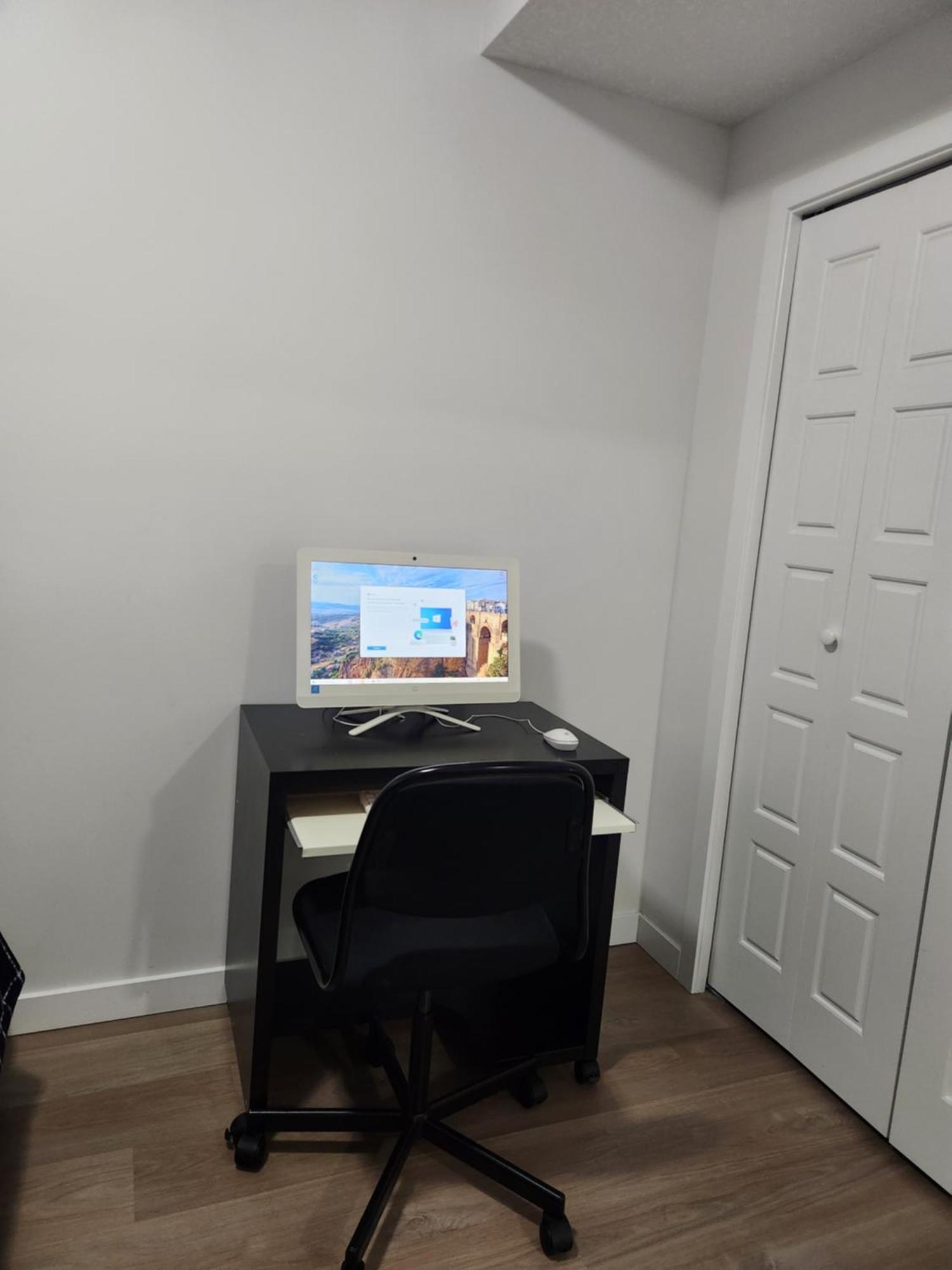 Modern 2 Bedroom Basement Suite At West エドモントン エクステリア 写真
